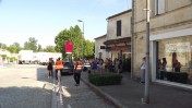 Moulon, Aquitaine. Tournage d'une scène du film Cocorico 2 le 19 juin 2025