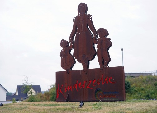 Das Kinderzeche-Denkmal vor den Toren der Stadt